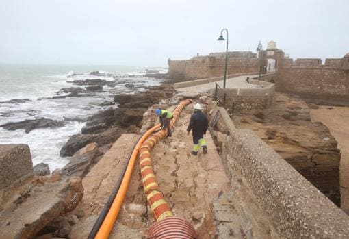 La inversión permitirá mejoras en el Paseo Fernando Quiñones de Cádiz y en las murallas