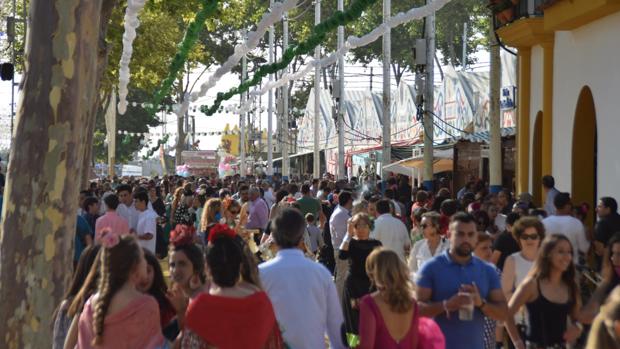 La Feria abre 'la batalla del vino' entre El Puerto y Sanlúcar