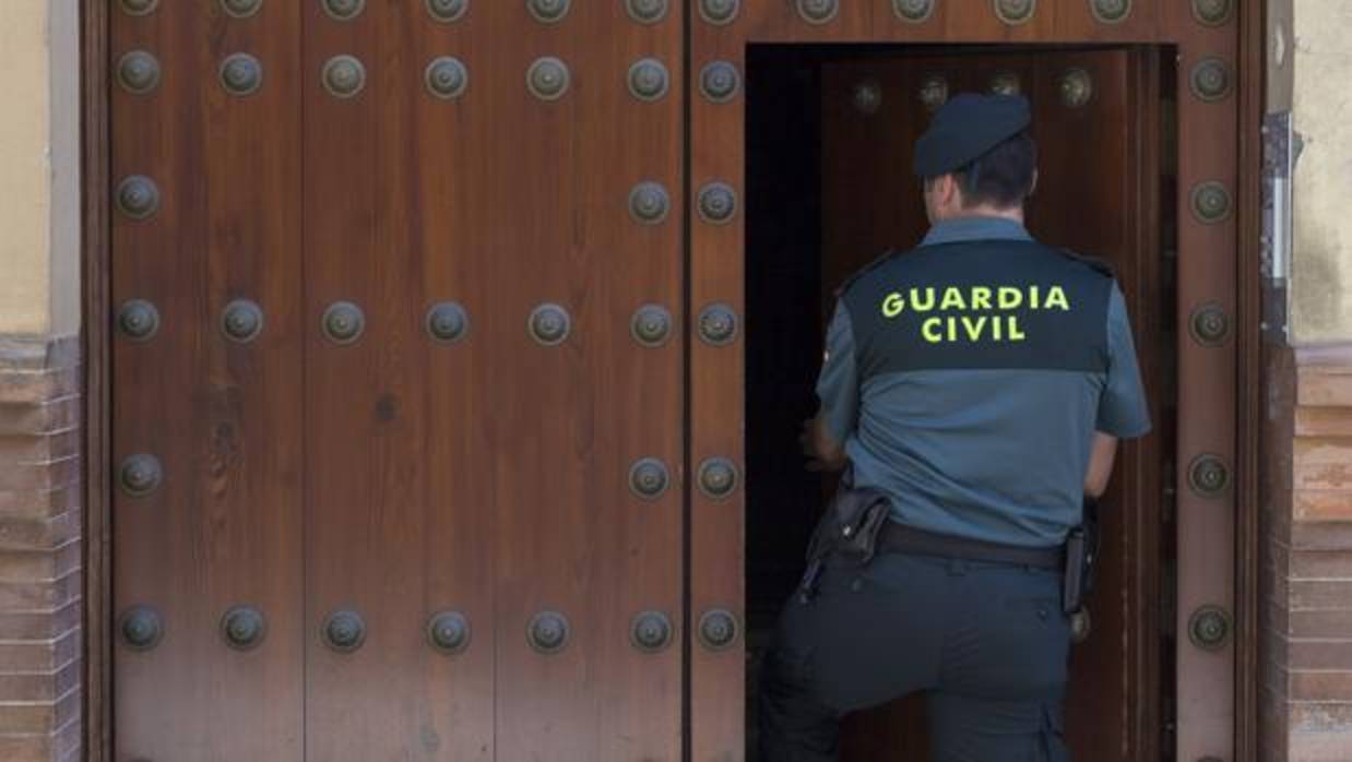 La Guardia Civil ha detenido a cuatro hombres con edades comprendidas entre los 20 y los 44 años