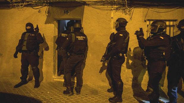 Cae una banda de ladrones «muy activa» que saqueaba tiendas de Cádiz y Sevilla