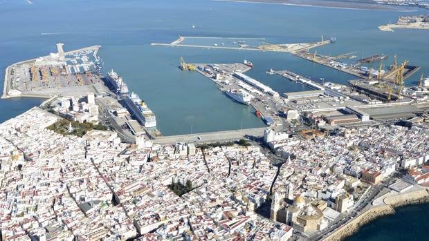 Grandes urbanistas debaten sobre los muelles de Cádiz y su futuro