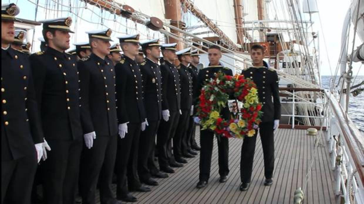 El homenaje del Elcano al ARA San Juan que se ha hecho viral