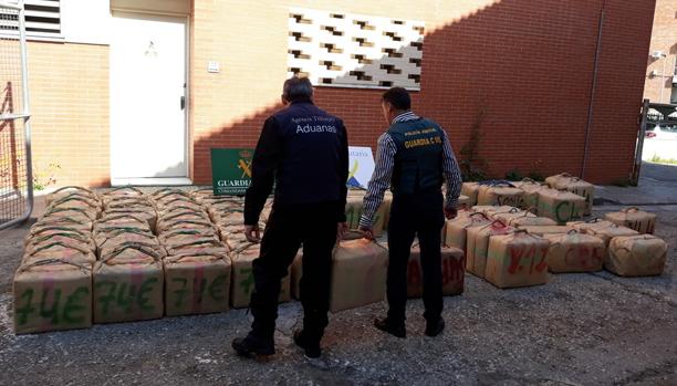 Incautados 2.580 kilos de hachís en Lebrija y detenidos seis presuntos narcotraficantes