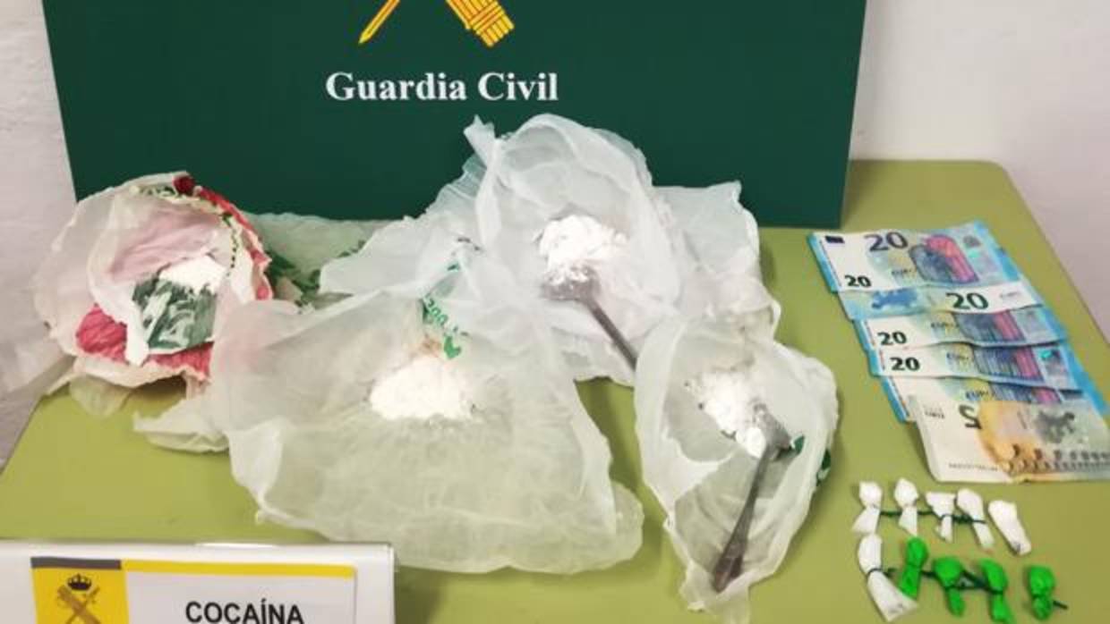 La Guardia Civil da por desarticulado un punto activo de venta de cocaína en Marchena