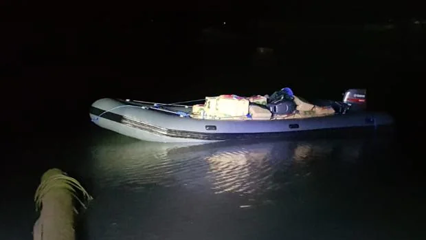 Incautados 2.100 kilos de hachís tras frustrar un alijo en la costa de Barbate