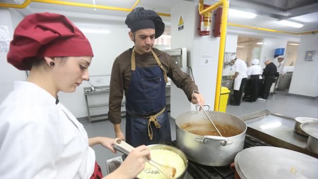 Las expectativas de verano prevén otro récord de contratos en Cádiz