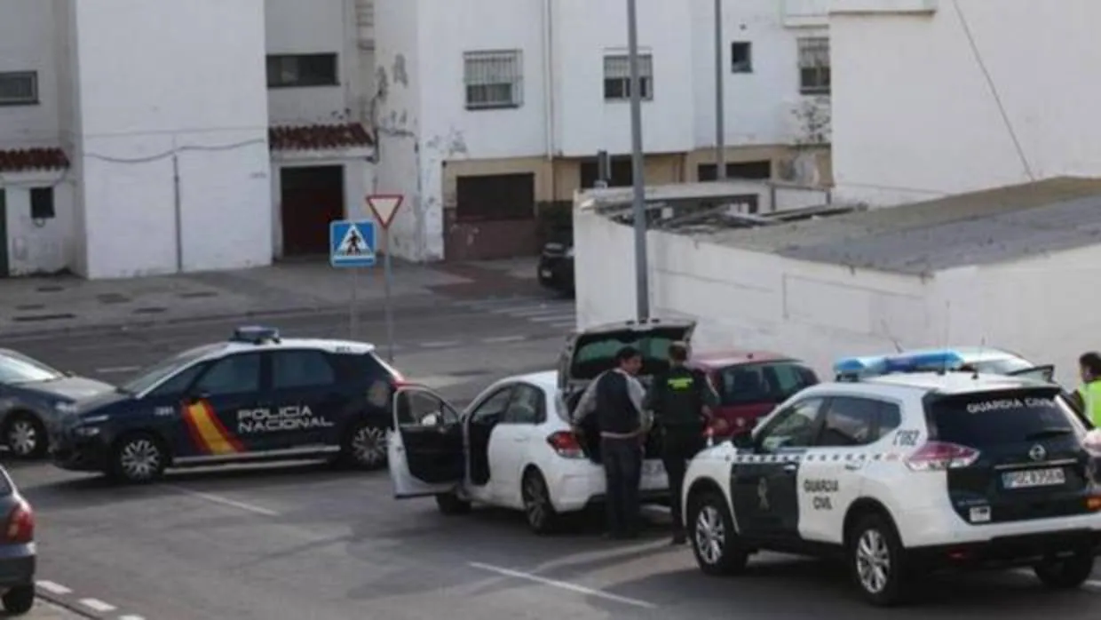 Cinco guardias civiles, heridos al abortar un alijo de hachís en Algeciras