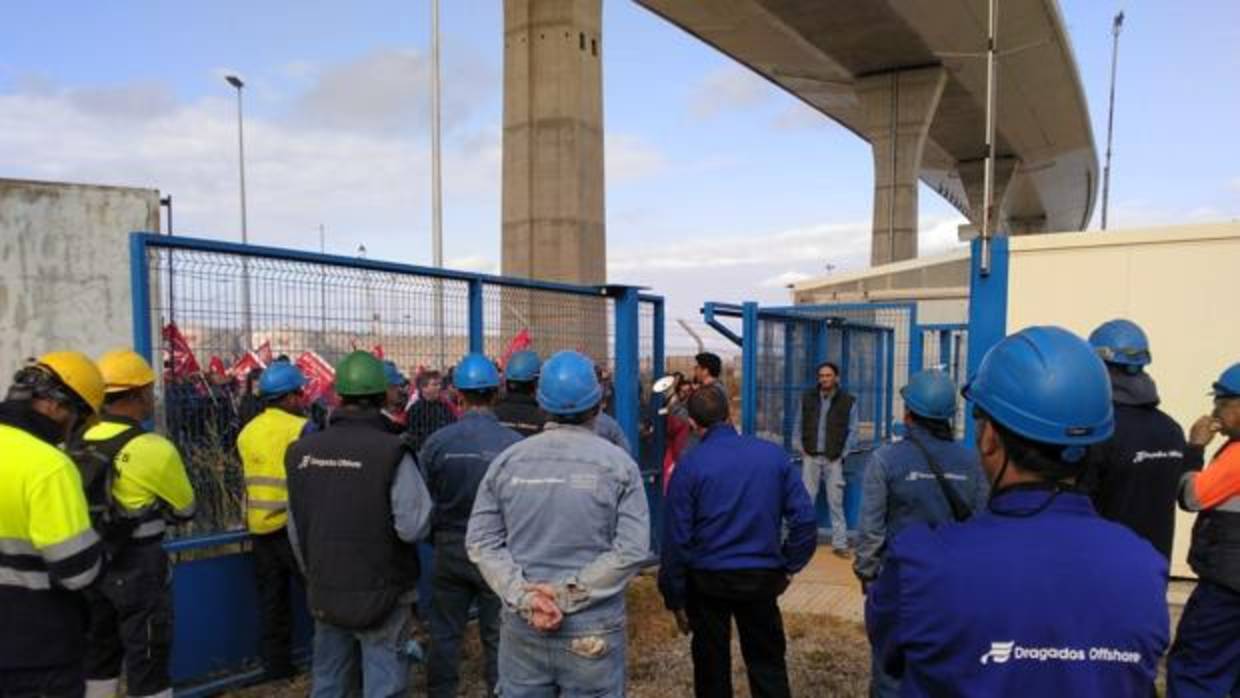 Concentración este martes ante las puertas de Dragados en favor del convenio del Metal de Cádiz