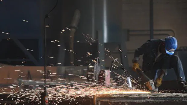 Un peón del metal en Cádiz gana más por hora que un ingeniero en Jaén