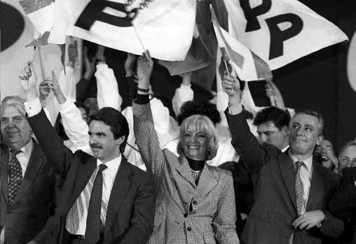 Teófila Martínez, José María Aznar y Javier Arenas.