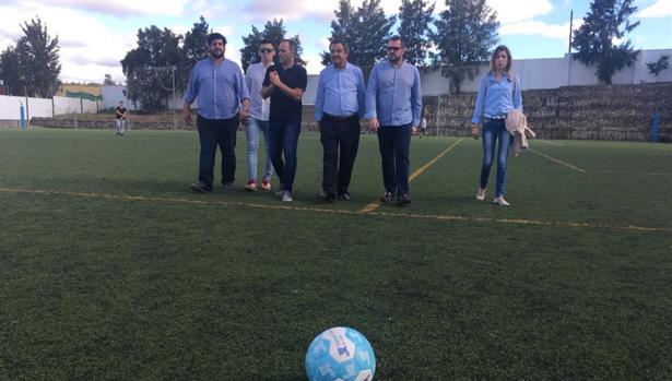 El PP pide «el arreglo urgente» del campo de fútbol y dos caminos rurales de Paterna