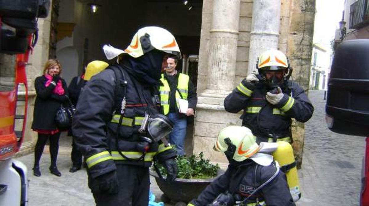 Efectivos de Bomberos en Carmona