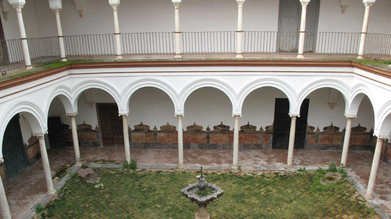 Patrimonio ha aprobado la recuperación del patio principal del Palacio de Peñaflor de Écija