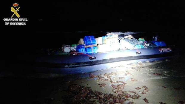 Interceptado un alijo de casi 2.600 kilos de hachís en la playa de Bolonia