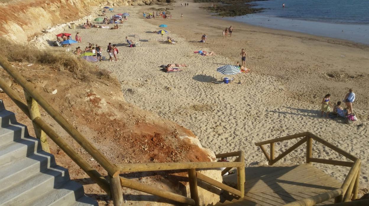 Acceso a la playa de la Calital