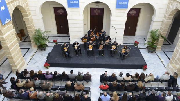 La oposición exige explicaciones sobre la disolución de la sociedad Cádiz 2012