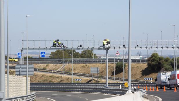 Comienzan los trabajos para instalar el radar de tramo en el segundo puente