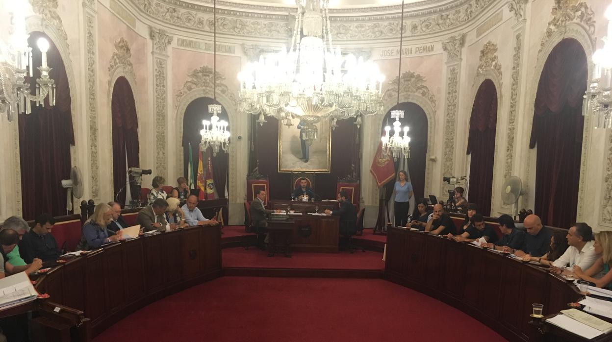 Finalmente el propio equipo de Gobierno ha retirado la propuesta de disolver Cádiz 2012.