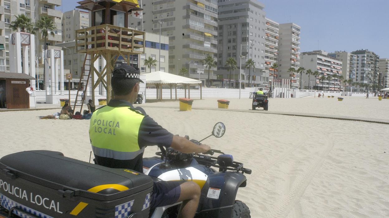 La Policía Local de Cádiz contará con un solo agente por cada 3.600 personas este verano