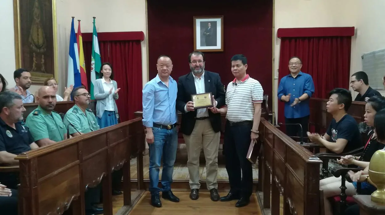 La comunidad china en España ha visitado este martes el Ayuntamiento de Carmona