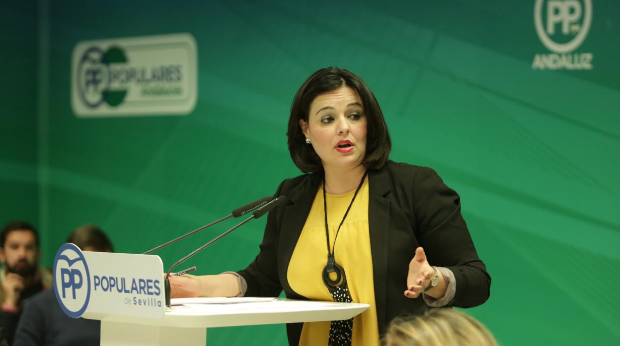 La presidenta del Partido Popular de Sevilla, Virginia Pérez, durante un acto