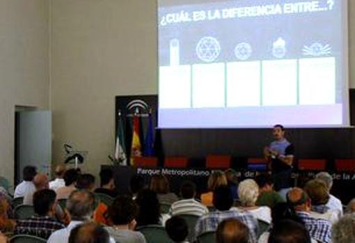 Un momento de la conferencia del director del Museo Canario de Meteorito en Los Toruños