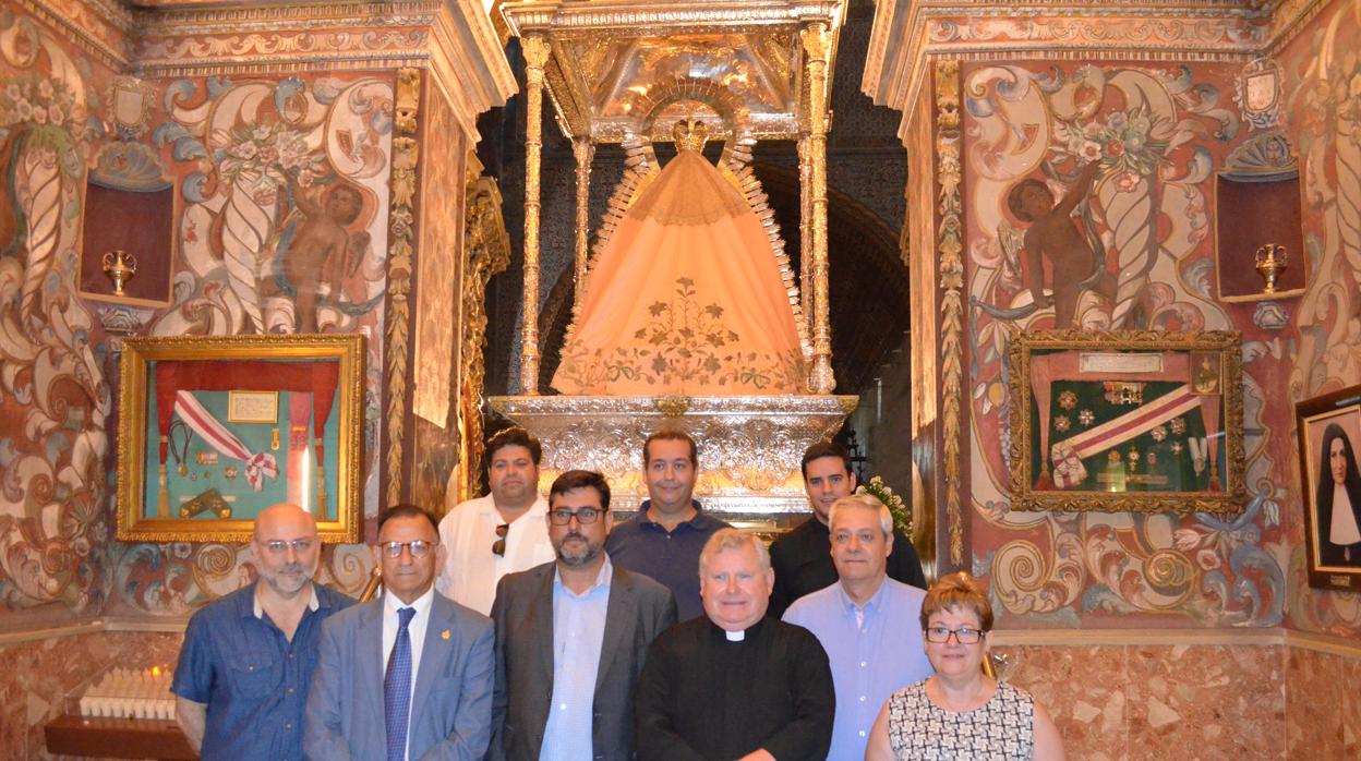 La firma del convenio entre ambas instituciones ha tenido lugar en el camarín de la Virgen de Consolación