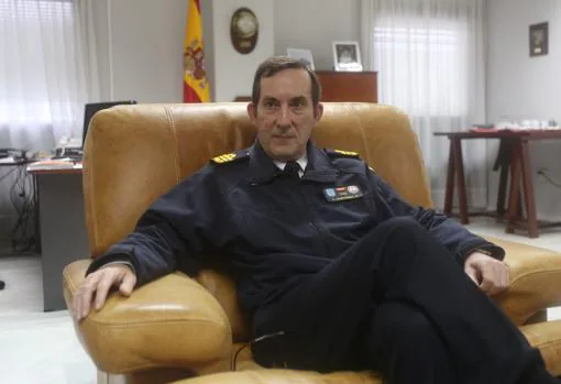 El vicealmirante Martorell en su despacho en la base naval durante una entrevista con LA VOZ.