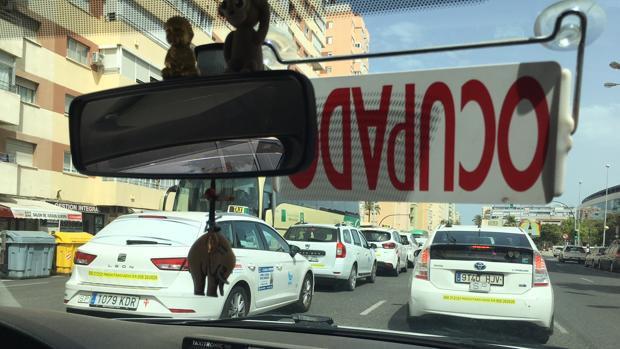 El problema del taxi contado por un taxista gaditano