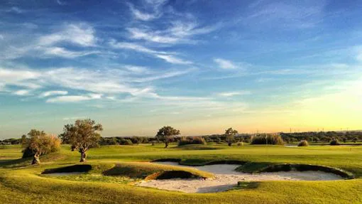 Villanueva Golf tiene 18 hoyos de par 72