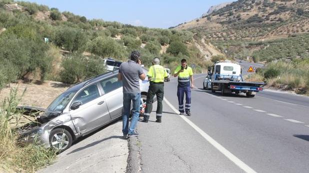 Muere tras salirse de la vía y chocar contra un árbol en Alcalá Guadaíra