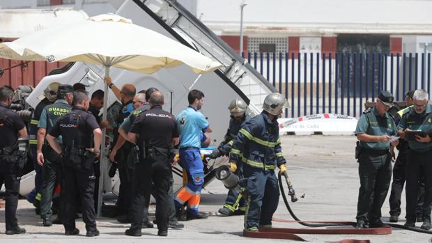 Fallece el trabajador que quedó atrapado por la cabina de un camión en Cádiz