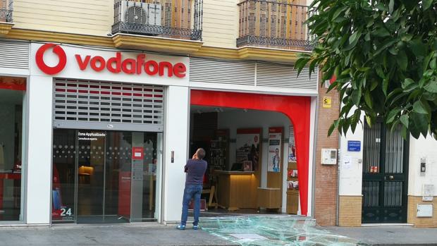 Cuarto robo por alunizaje en una tienda de telefonía de Alcalá de Guadaíra