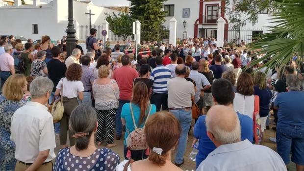 Centenares de personas despiden al joyero asesinado de una brutal paliza en Carmona