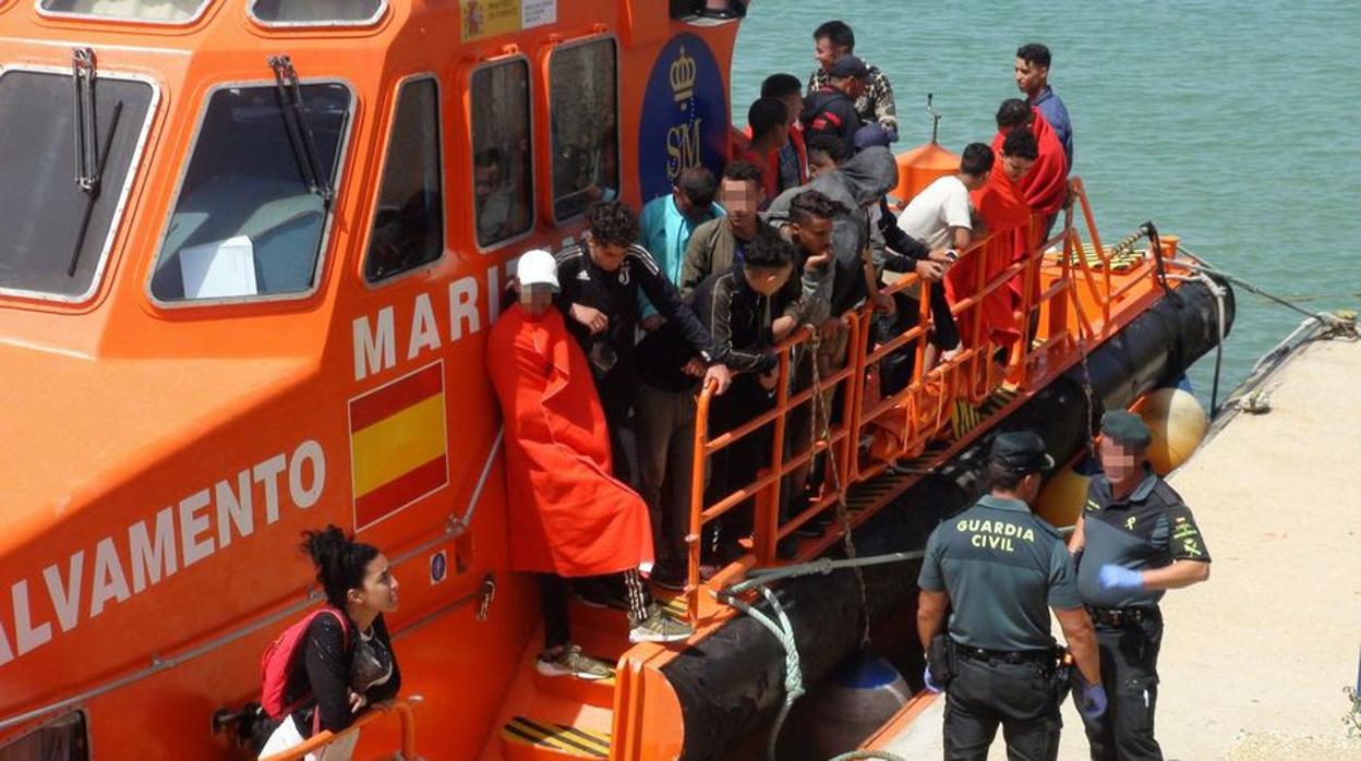 Rescatados 93 migrantes, entre ellos una mujer siria, en el Estrecho