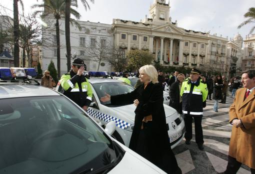 Imagen de la presentación de la flota que el gobierno de Teófila adquirió en 2004. Algunos de estos vehículos se siguen utilizando todavía.