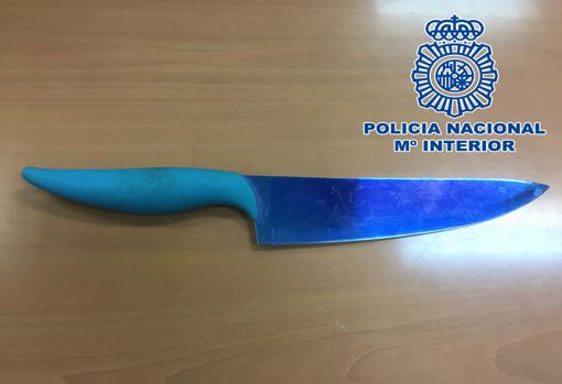 La Policía se ha incautado del cuchillo empleado por el atracador.