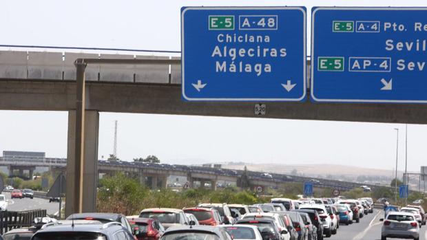 Tráfico refuerza la vigilancia en las carreteras de Cádiz por el festivo