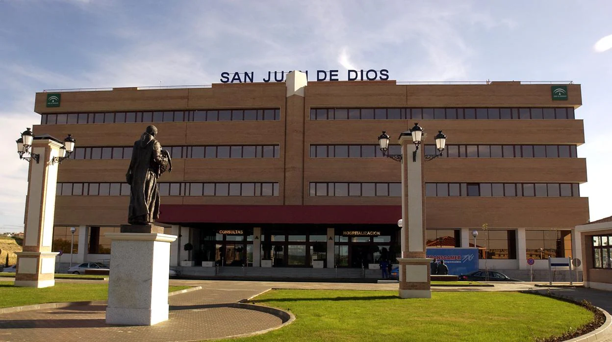 El herido ha sido trasladado al hospital San Juan de Dios de Bormujos