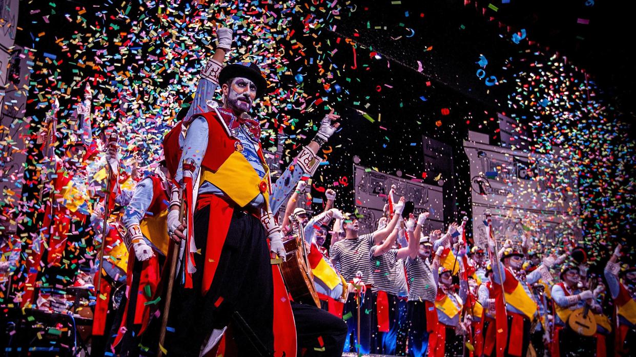 El coro 'Don Taratachín' en su actuación durante el Concurso del Carnaval de Cádiz 2018