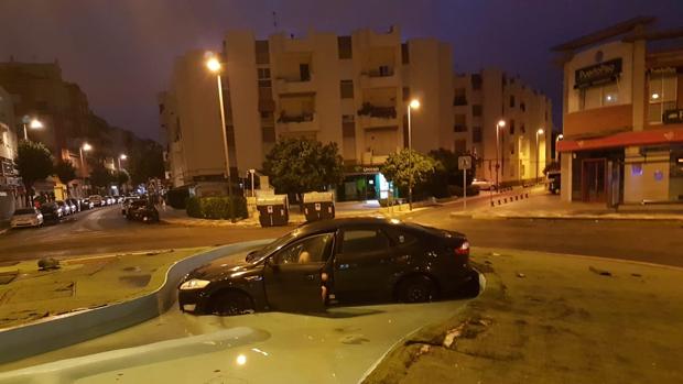 'Aparca' su coche en la rotonda de la plaza de la Noria