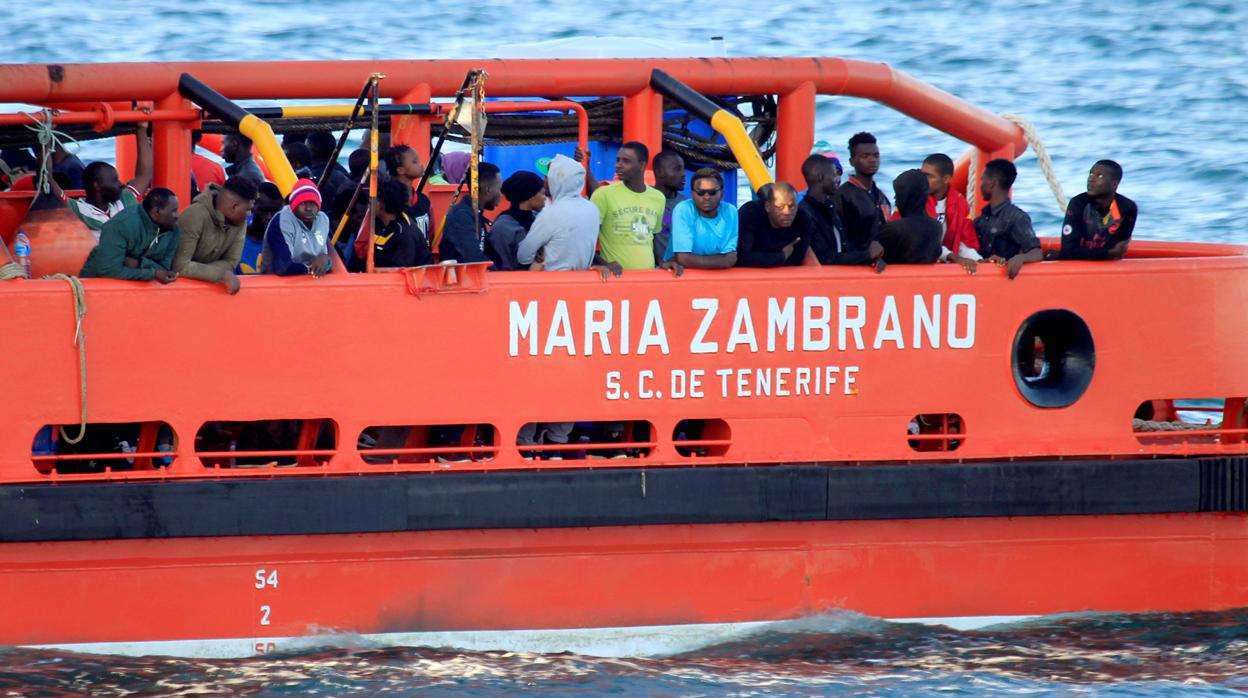 Inmigrantes rescatados en aguas del Estrecho