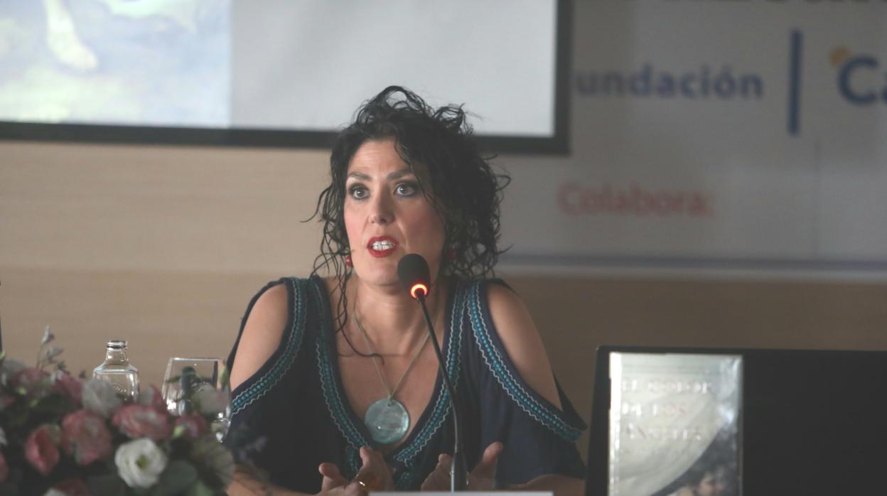 Eva Díaz Pérez: «La Literatura y el buen Periodismo rescatan la curiosidad de la gente»