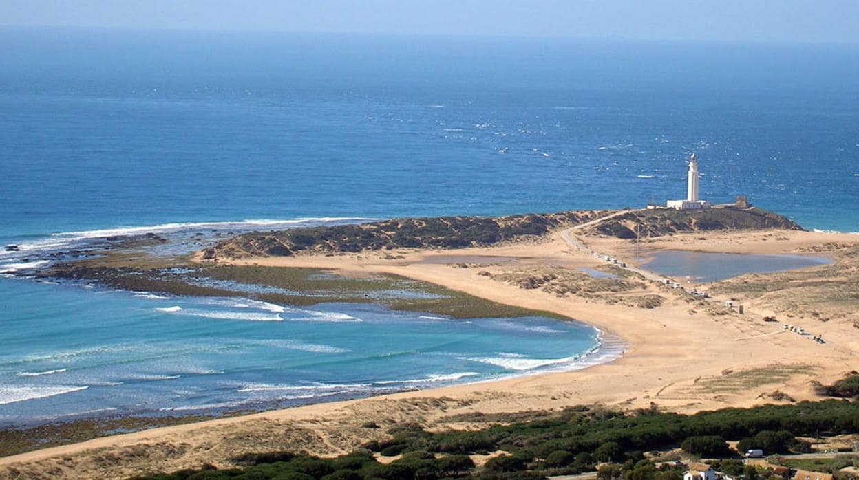 Prohibido el baño en la playa de La Aceitera, en Barbate