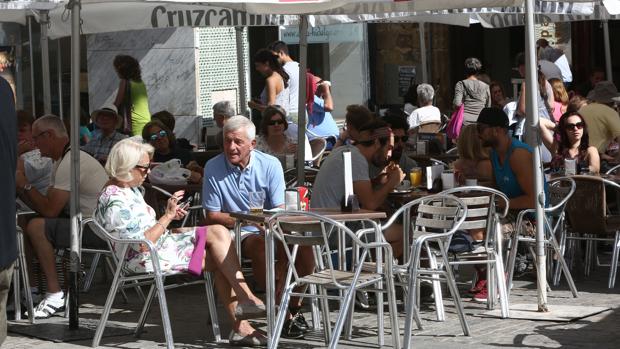 Las nuevas reivindicaciones frenan la ordenanza de terrazas