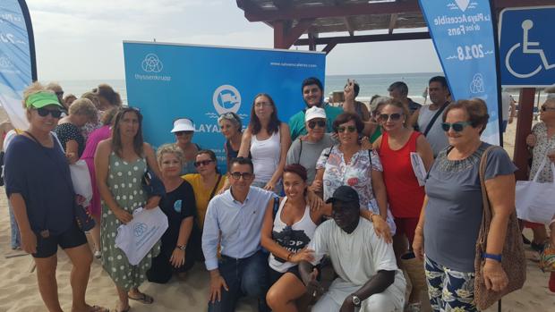 La bandera a la playa más accesible ya ondea en la Playa del Carmen