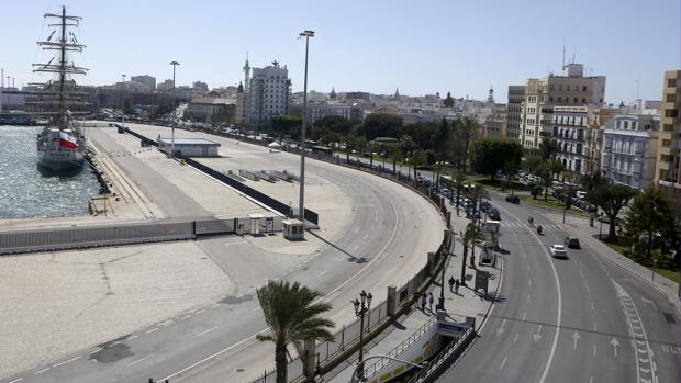 La verja del muelle se demolerá en seis tramos por las obras del carril bici