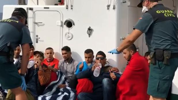 Rescatan a 269 migrantes en varias pateras y embarcaciones tipo 'toy' en el Estrecho