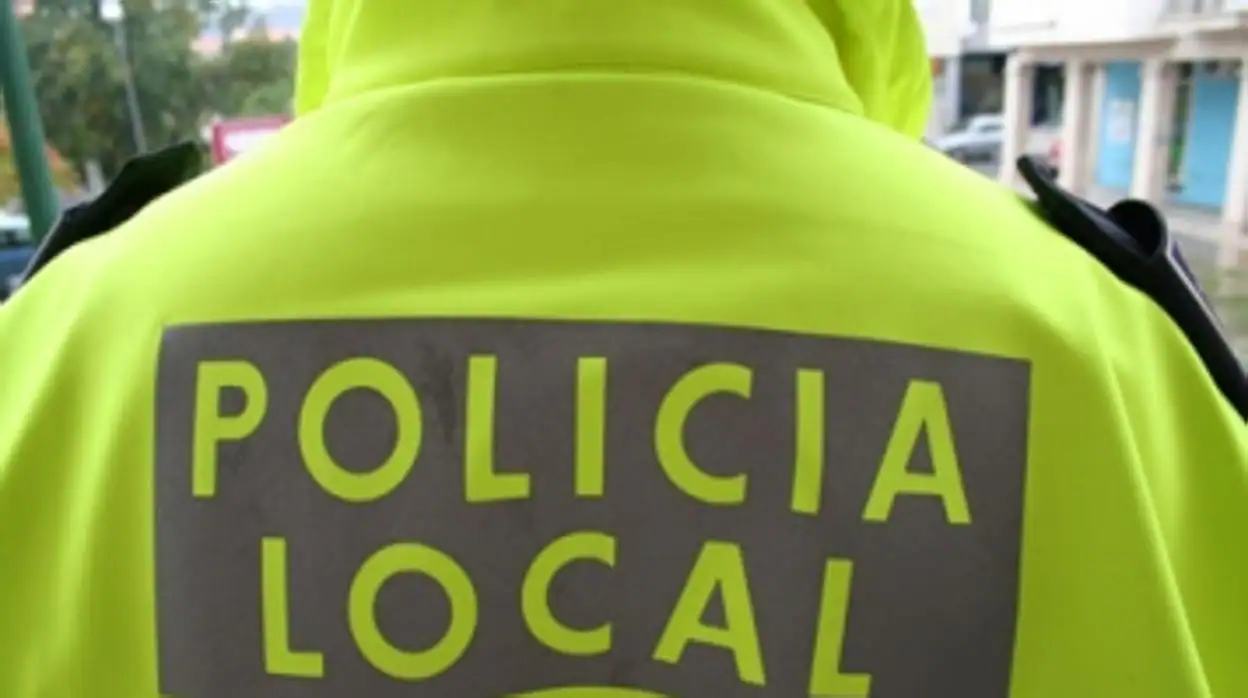 La Policía Local de Carmona presta especial atención estos días a las botellonas en Carmona