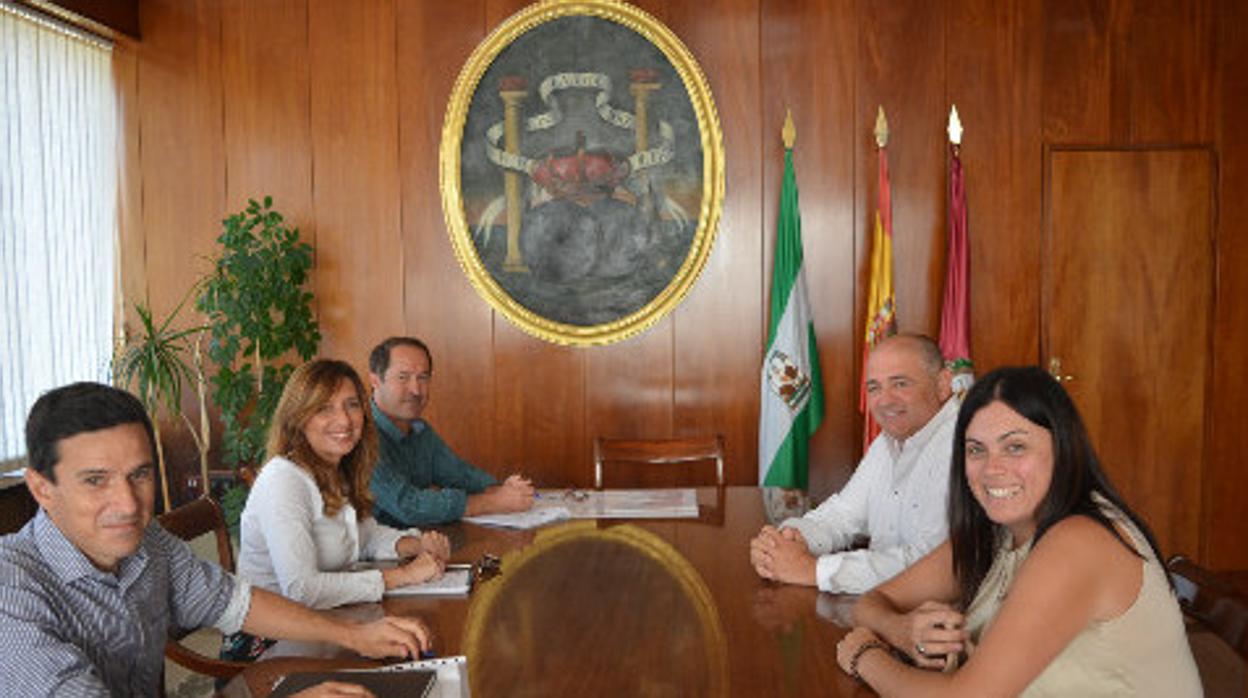 La delegada de Zona Franca se reúne con el alcalde de Los Barrios